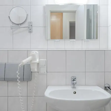 Apartment 667, Seepark *